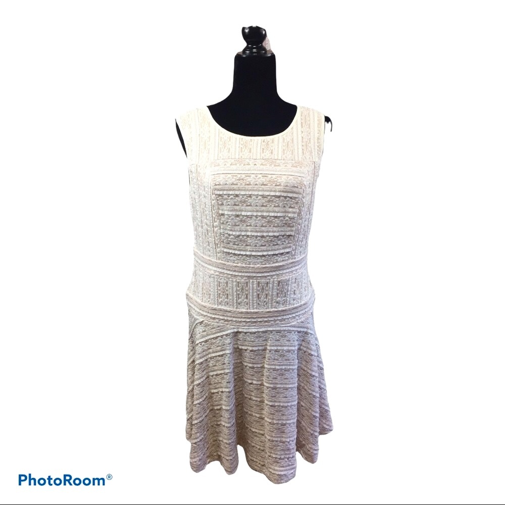 Vince Camuto Size M Lace Dress